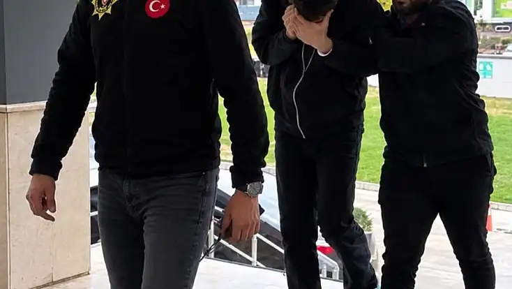 Konya’da polisten kaçamadılar: Çanta astarından hap, evden kilo kilo uyuşturucu çıktı