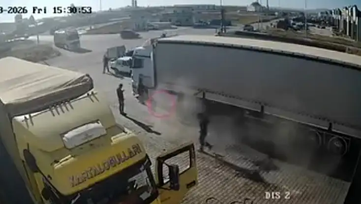 Konya’da TIR tamir ederken patlamaya yakalandı: Ustanın ölümden döndüğü anlar kamerada!