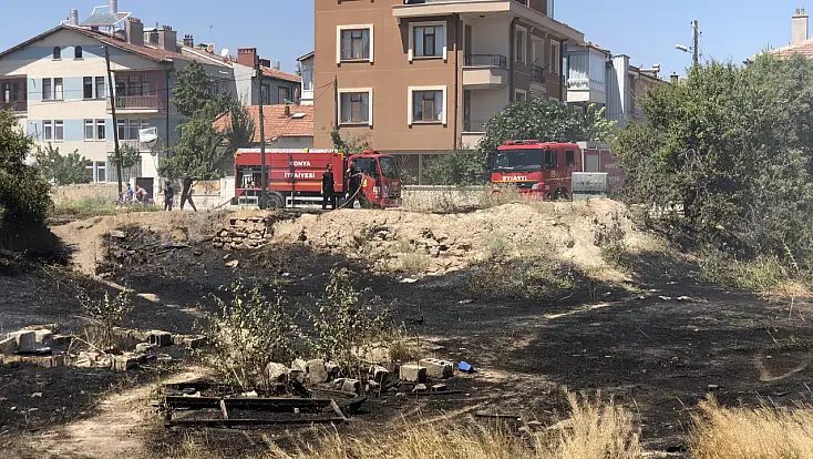 Konya’da yangın paniği: Alevler kuru otlara sıçradı