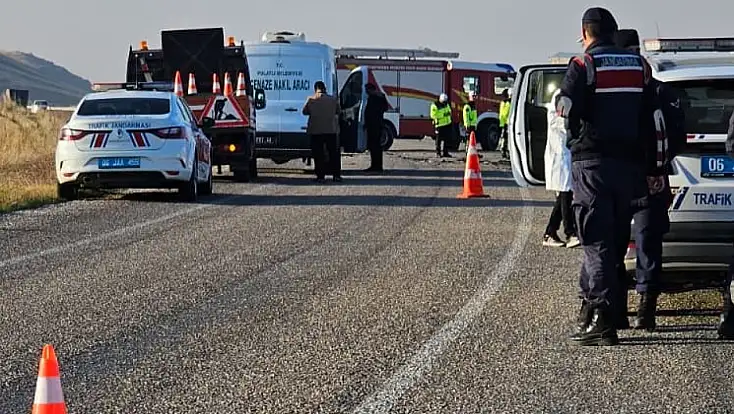 Konya yolunda katliam gibi kaza! 3 ölü, 4 yaralı