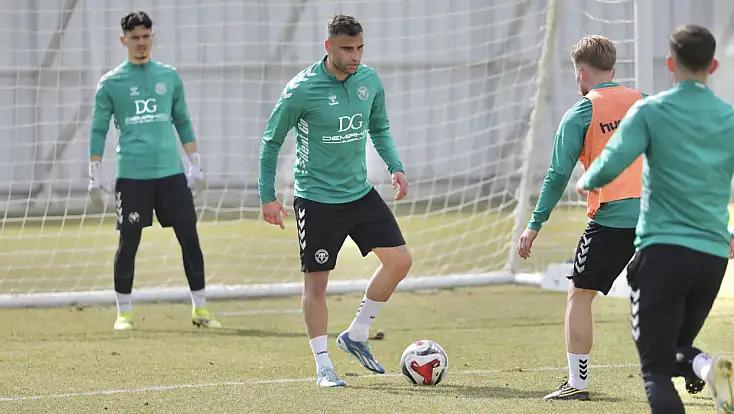 Konyaspor, Alanya deplasmanı için sahaya indi!