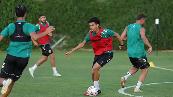 Konyaspor'da yeni transfer rüzgarı: Awaziem ilk antrenmanında