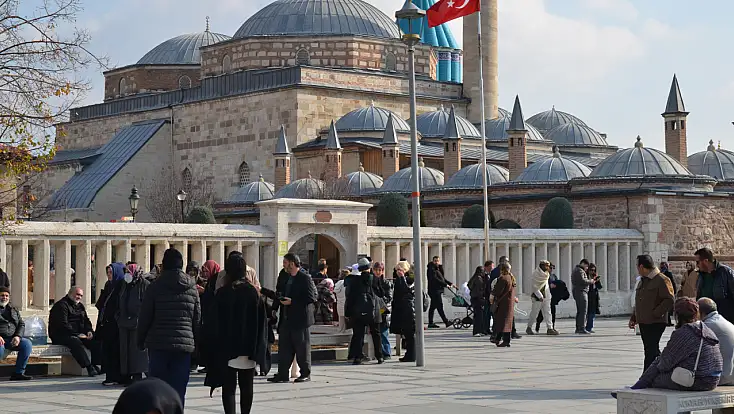 Vuslat günlerinde Konya’da yoğunluk: Mevlana Müzesi doldu taştı