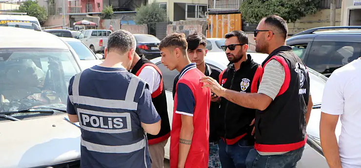 32 derece sıcaklıkta can pazarı: Çocuklar ölüm kanalına girdi
