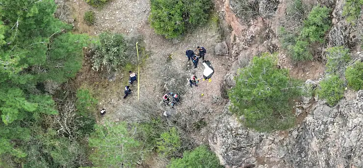 4 gündür aranıyordu: 100 metrelik uçurumda cansız bedeni bulundu