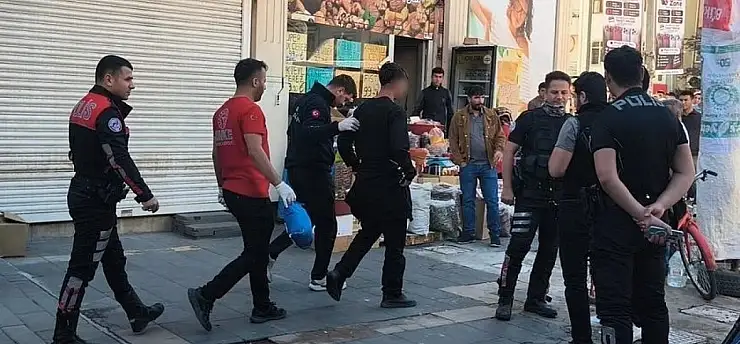 7 kişinin saldırısına uğrayan genç ağır yaralandı!