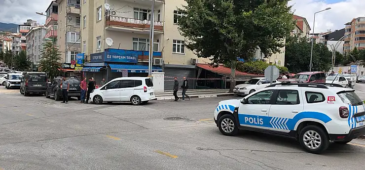 Akraba husumeti kanlı bitti: Sokak ortasında silahlar çekildi
