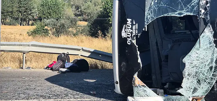 Antalya yolunda korku dolu anlar! Yolcu otobüsü devrildi, çok sayıda yaralı var