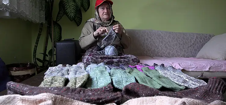 Ayaklarına taş, yüreklerine soğuk değmesin diye ördü: Mehmetçik bu sevgiyi karşılıksız bırakmadı