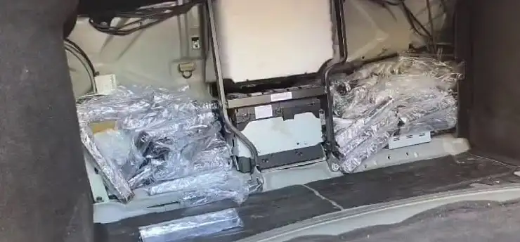 Bagaj değil adeta cephanelik! Özel bölmeden çıkanlar dikkat çekti