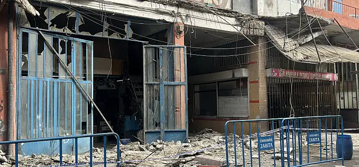 Balkon bir anda çöktü! 3 kişi ölümden döndü