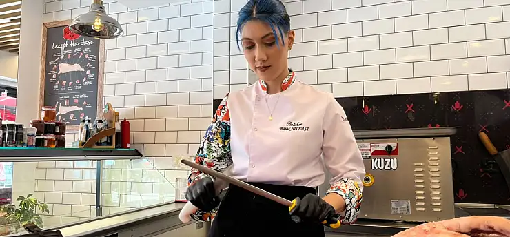 Bıçağı eline aldı, veganlığı kesip attı