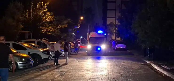 Boşanmak isteyen eşini uykusunda başından vurdu