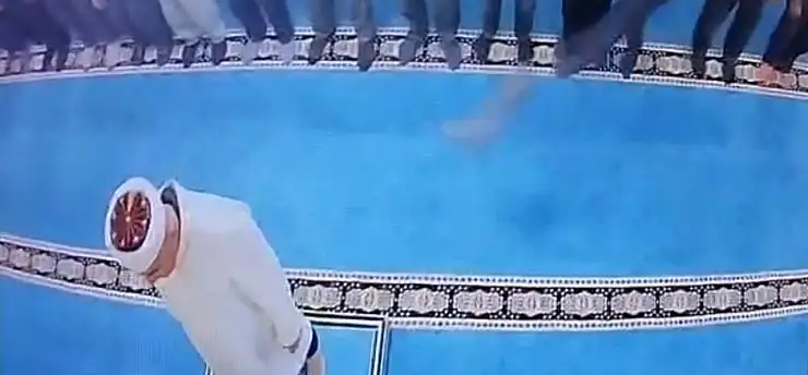 Camide kediyi tekmeleyen şahıs serbest bırakıldı