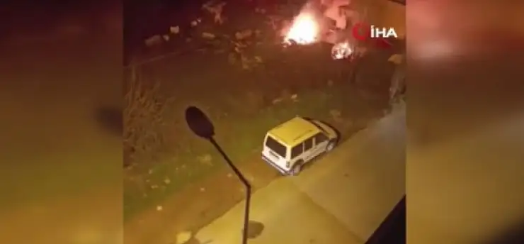 Cinnet getirip evini ateşe veren şahıs itfaiyeye engel olmaya çalıştı