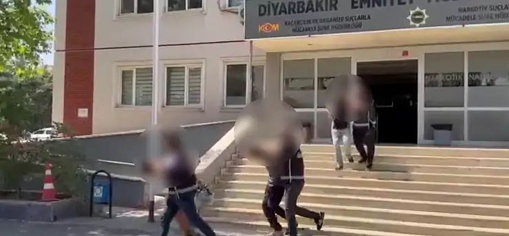 Dehşetin eşiğinden dönüldü! El bombasıyla yakalandılar
