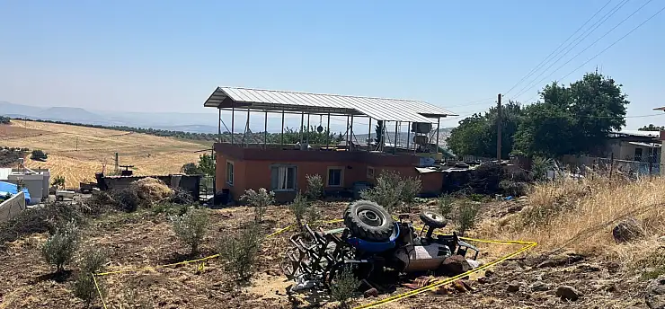 Devrilen traktörün altında kalan sürücü yaşamını yitirdi