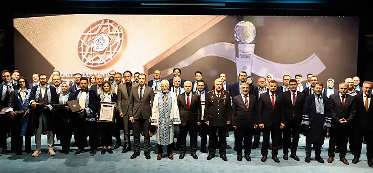 Dünya listesine giren akademisyenlere NEÜ'den takdir