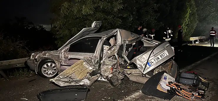 Emniyet şeridinde duran otomobile TIR çarptı! 1 ölü, 3 yaralı