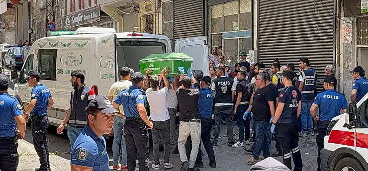 Eşini bıçaklayarak öldüren cani koca, yaşamına son verdi!