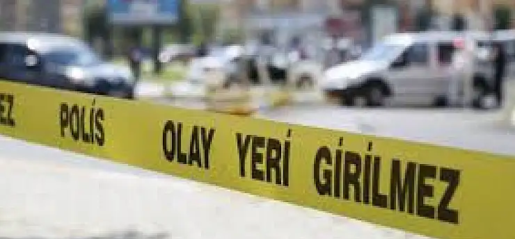 Feci kaza! Otomobil beton mikserine çarptı: 5 yaralı!
