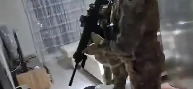 Film senaryolarını aratmayan vahşet: Kaçırdılar, dövdüler, başında nöbet tuttular