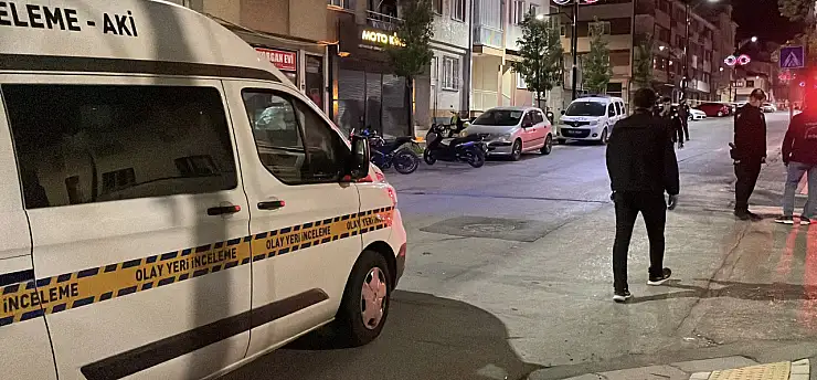 Gençlerin atışması kanlı bitti: Biri ağır 4 yaralı!