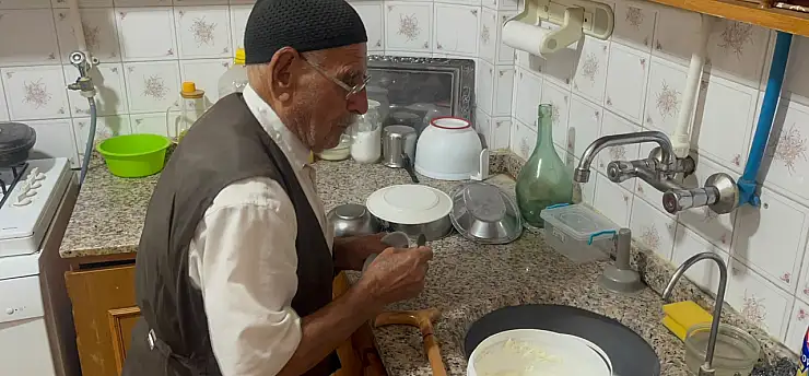 Hastane yüzü görmedi, 100 yaşına geldi! 'Onsuz asla yemek yemem' dediği mucize sır şaşırttı