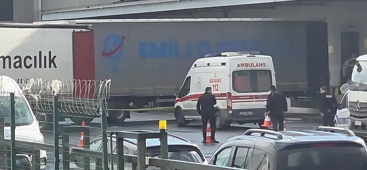 İki TIR'ın arasında sıkıştı! 61 yaşındaki şoförden acı haber