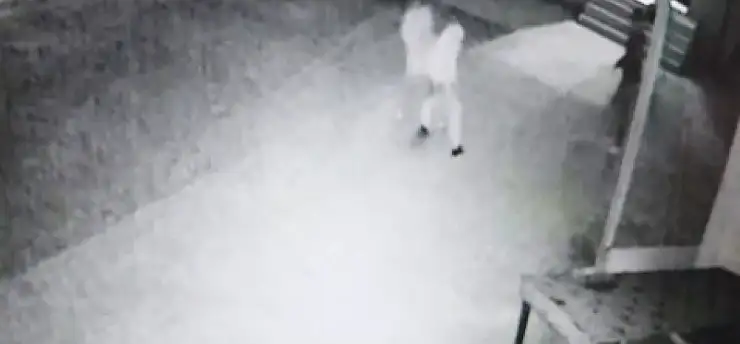 İmam, cami avlusundaki uygunsuz davranışı uyardı! Yumruklu saldırıya uğradı