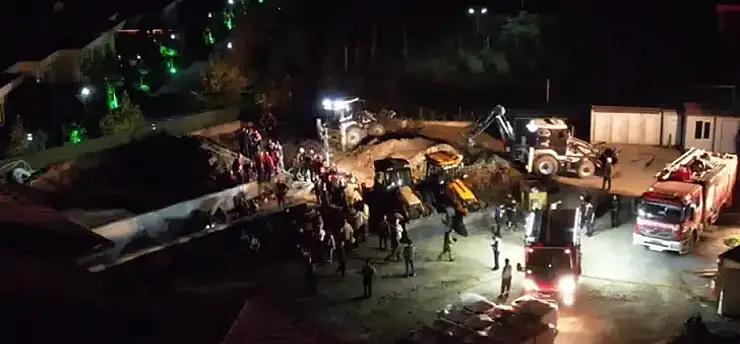 İşçiler faciayı yaşadı: Toprak kayması can aldı!
