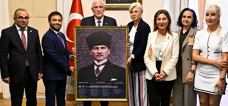 İYİ Parti siyaset akademisi mezunlarından, Genel Başkan Dervişoğlu'na anlamlı ziyaret