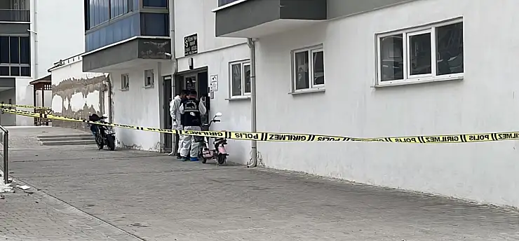 Karaman'da dehşete düşüren ölüm! Eve giren ekipler notu görünce apartmanı tahliye etti