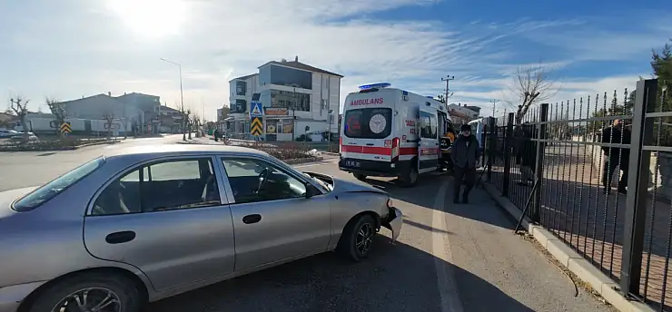 Karaman'da kavşak kazası: 3 kişi yaralandı