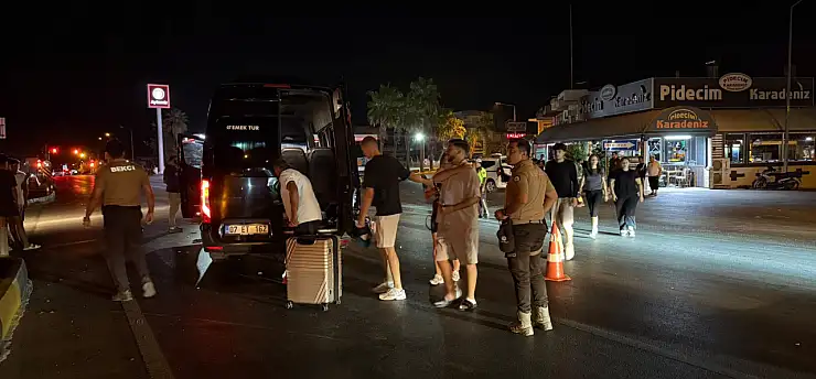 Kavşakta ortalık savaş alanına döndü: Aracı bırakıp sırra kadem bastı!