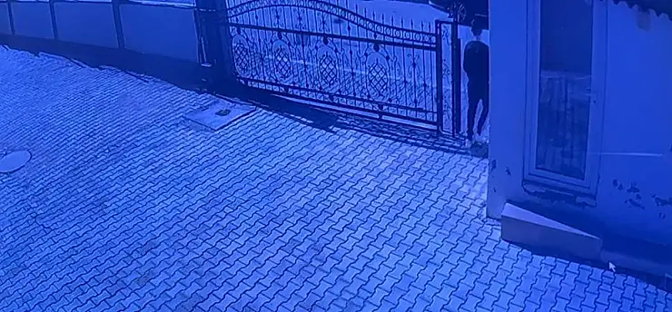 Kıskandığı hamile eşini bacaklarından vurup kaçtı