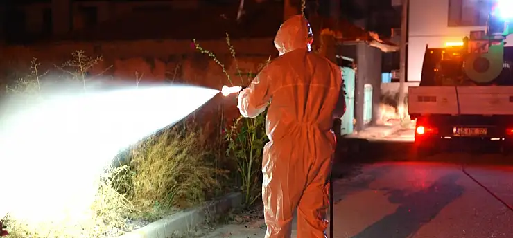 Konya'da arazilerde ortaya çıktı, mahallelere ulaştı! Ekipler havadan müdahaleye başladı
