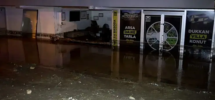 Konya'da dakikalar içinde felaket yaşandı! Dağdan inen sel her şeyi önüne kattı