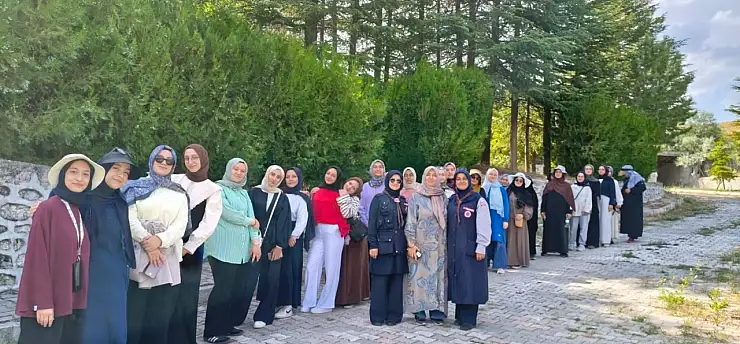 Konya'da kız öğrenciler Başarakavak'ta kardeşlik kampında buluştu