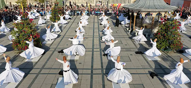 Konya'da Mistik Müzik Festivali başladı: Mevlana Meydanı'nda büyüleyici açılış