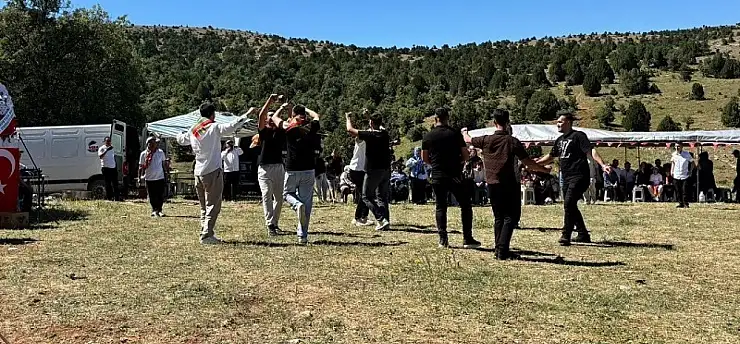 Konya'da yılların geleneği onlarca kişiyi aynı sofrada buluşturdu