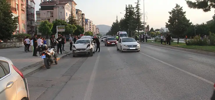 Konya'da zincirleme kaza! 3 yaşındaki çocuk hastaneye kaldırıldı