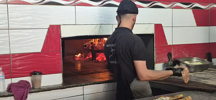 Konyalı usta 300 derecelik sıcağa meydan okuyor