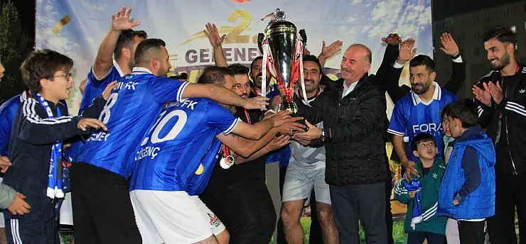 Köyler arası futbol turnuvasının şampiyonu Kınık köyü oldu