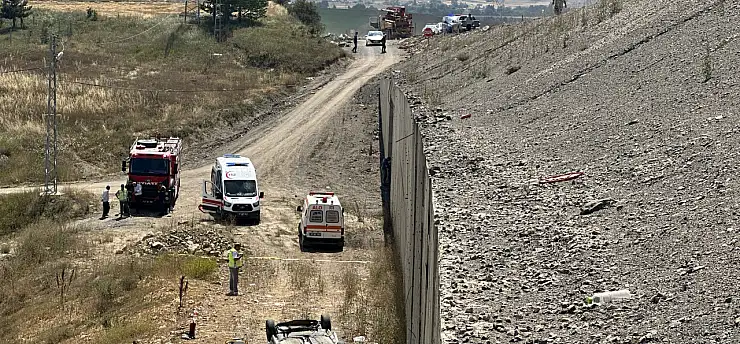 Memleket yolunda acı kaza: Baba öldü, anne ve 2 çocuk ağır yaralandı