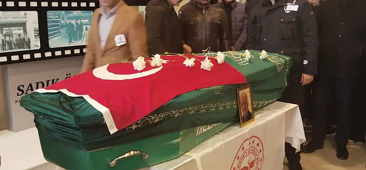 Muayene sırasında kalp krizi geçiren doktor yaşamını yitirdi