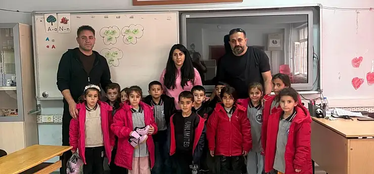 O ilçede 200 öğrenciye mont ve bot dağıtıldı