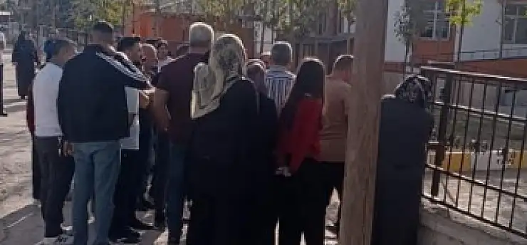 Okula pompalı tüfekle gelen öğrenci paniğe neden oldu