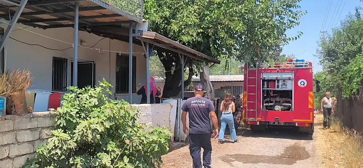 Önce evi ateşe vermeye çalıştı, sonra keserle kapıya dayandı! 71 yaşındaki kadın isyan etti
