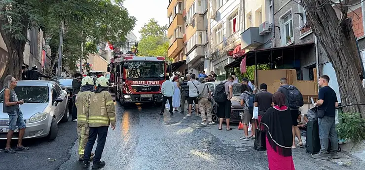 Otelin alt katından alevler yükseldi: Müşteriler sokağa döküldü!
